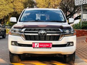 Toyota Land Cruiser 200 4.5D-4D V8 VX-R - Image 4