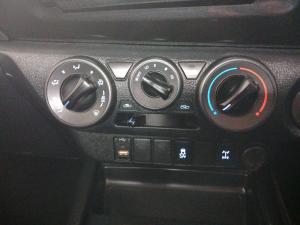 Toyota Hilux 2.4 GD-6 RB SRX automaticE/CAB - Image 17