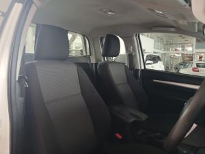Toyota Hilux 2.4 GD-6 RB SRX automaticE/CAB - Image 18