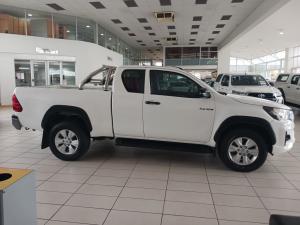 Toyota Hilux 2.4 GD-6 RB SRX automaticE/CAB - Image 3