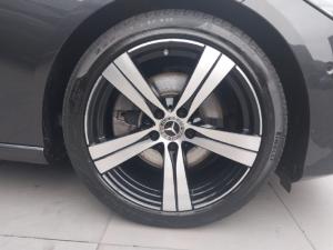 Mercedes-Benz C-Class C220d Avantgarde - Image 13