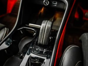 Volvo XC40 T3 R-Design auto - Image 19