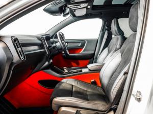 Volvo XC40 T3 R-Design auto - Image 4