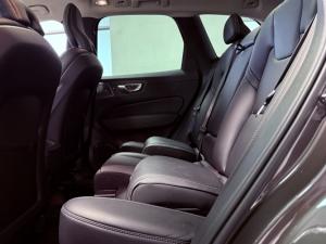 Volvo XC60 B6 AWD Ultimate Dark - Image 12