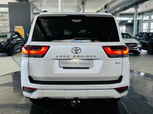 Toyota Land Cruiser 300 3.3D ZX - Image 12