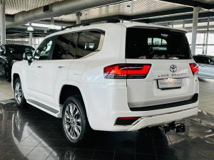 Toyota Land Cruiser 300 3.3D ZX - Image 15