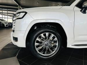 Toyota Land Cruiser 300 3.3D ZX - Image 16