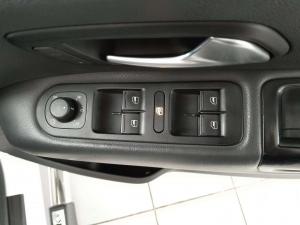 Volkswagen Amarok 2.0 Bitdi Highline 132KW automatic D/C - Image 18