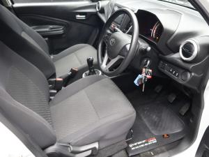 Toyota Vitz 1.0 XR manual - Image 9