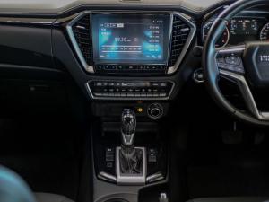 Isuzu D-Max 3.0TD double cab V-Cross 4x4 - Image 11