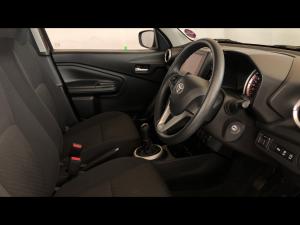 Toyota Vitz 1.0 XR manual - Image 10