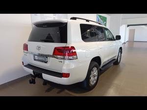 Toyota Land Cruiser 200 4.5D-4D V8 VX-R - Image 2