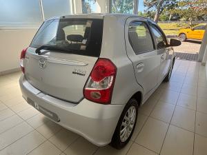 Toyota Etios hatch 1.5 Sprint - Image 2