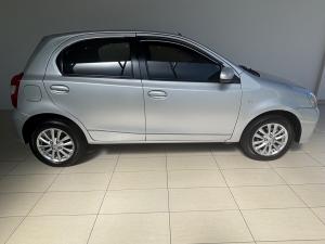 Toyota Etios hatch 1.5 Sprint - Image 3