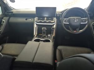 Toyota Land Cruiser 300 3.3D GR-Sport - Image 6