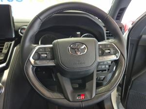Toyota Land Cruiser 300 3.3D GR-Sport - Image 8