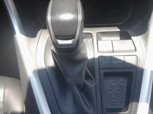 Toyota RAV4 2.0 VX - Image 12