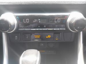 Toyota RAV4 2.0 VX - Image 14