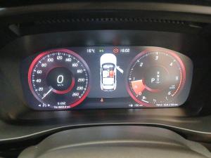 Volvo XC40 D4 AWD Momentum - Image 11