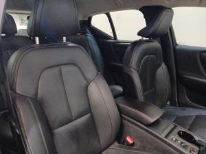 Volvo XC40 D4 AWD Momentum - Image 17