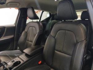 Volvo XC40 D4 AWD Momentum - Image 21
