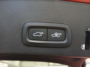 Volvo XC40 D4 AWD Momentum - Image 25