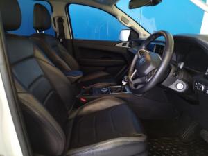 Volkswagen Amarok 2.0TDI double cab Life 4Motion auto - Image 9