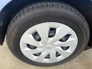 Toyota Yaris 5-door 1.3 Xi - Image 13