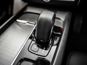 Volvo XC60 B5 AWD Essential - Image 18