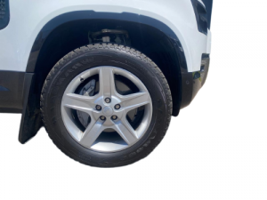 Land Rover Defender 90 D300 X-Dynamic SE - Image 17