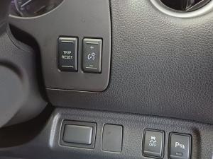 Nissan Navara 2.5DDTi double cab LE Plus - Image 9
