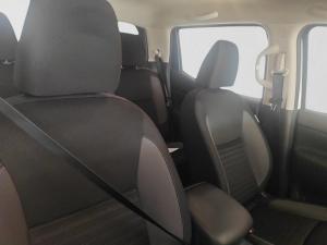 Nissan Navara 2.5DDTi double cab SE Plus auto - Image 15