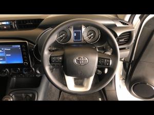 Toyota Hilux 2.4GD-6 double cab Raider manual - Image 8