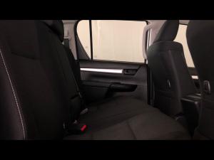 Toyota Hilux 2.4GD-6 double cab Raider manual - Image 12