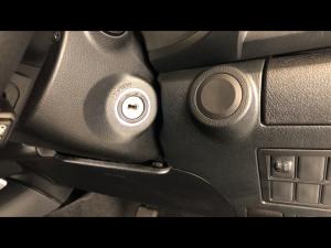 Toyota Hilux 2.4GD-6 double cab Raider manual - Image 16