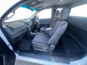 Isuzu D-Max 250 Extended cab Hi-Ride - Image 15