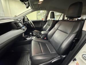Toyota RAV4 2.2D-4D AWD VX - Image 7