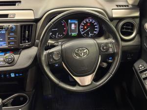 Toyota RAV4 2.2D-4D AWD VX - Image 8