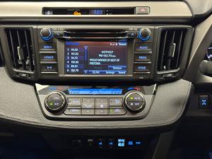 Toyota RAV4 2.2D-4D AWD VX - Image 13