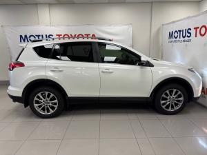 Toyota RAV4 2.2D-4D AWD VX - Image 3