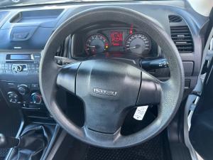 Isuzu D-Max 250 Extended cab Hi-Ride - Image 8