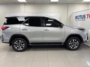 Toyota Fortuner 2.4GD-6 manual - Image 3