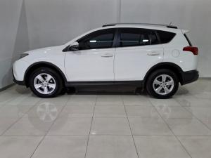 Toyota RAV4 2.2D-4D AWD GX - Image 2
