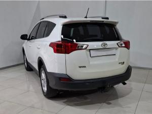 Toyota RAV4 2.2D-4D AWD GX - Image 3