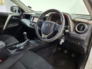 Toyota RAV4 2.2D-4D AWD GX - Image 6