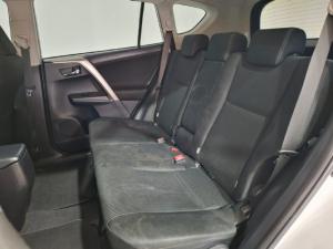 Toyota RAV4 2.2D-4D AWD GX - Image 8
