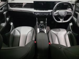 MG HS 2.0T Luxury - Image 4