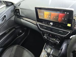 Mahindra XUV 3XO 1.2T AX5L - Image 21
