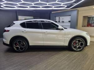 Alfa Romeo Stelvio 2.0T Super Q4 - Image 3