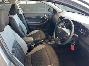 Hyundai i20 1.4 Fluid auto - Image 10